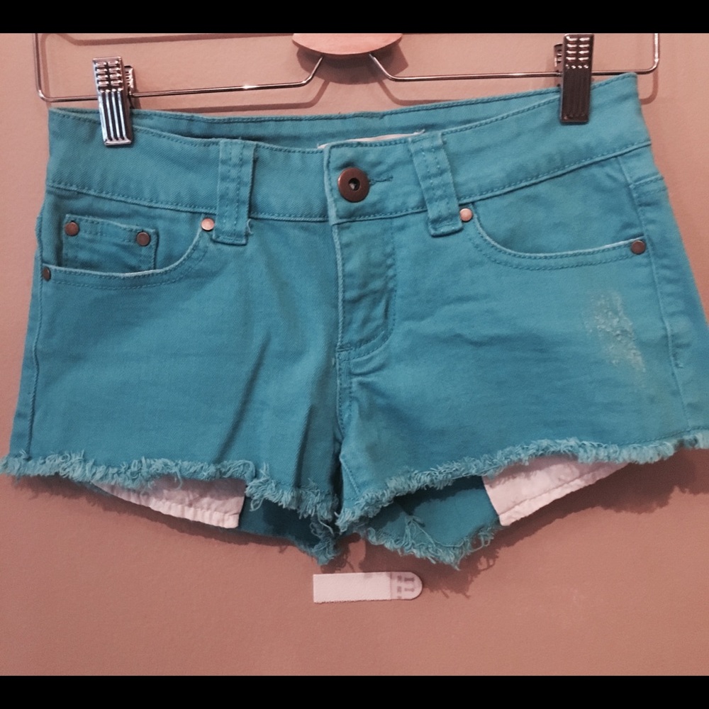 EUC Forever 21 Distressed Blue Cutoff Low Rise Denim Shorts Size 25